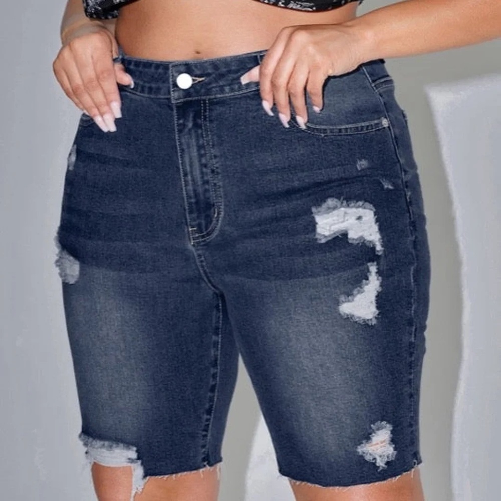 SHEIN CURVE Plus Size Ripped Detail Denim Shorts